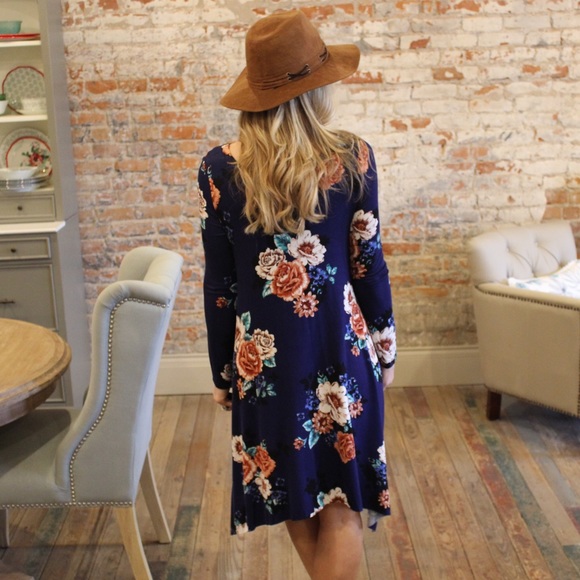 ✨LAST✨Navy Floral criss cross neck  dress - Picture 4 of 5